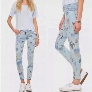 Mother the looker denim magic by moonrise
Eccentric unique print light wash